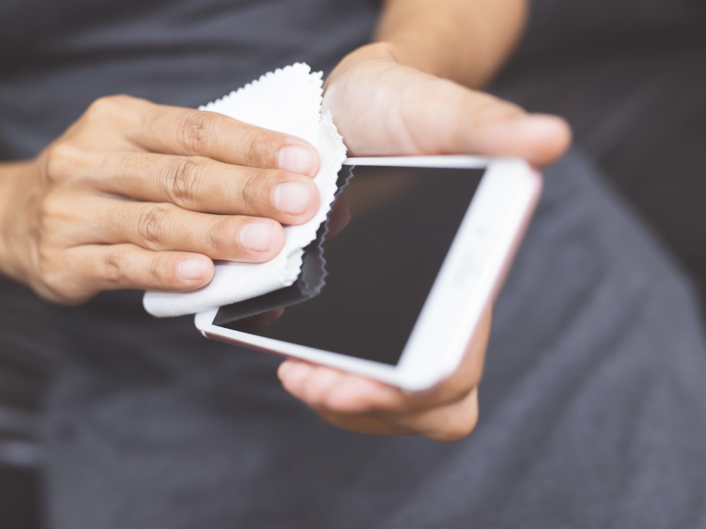 Clean Iphones How to Clean an iPhone Safely