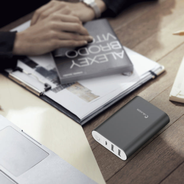Aero 7800mAh Dual Port Ultra Compact External Battery Portable Charger-Black
